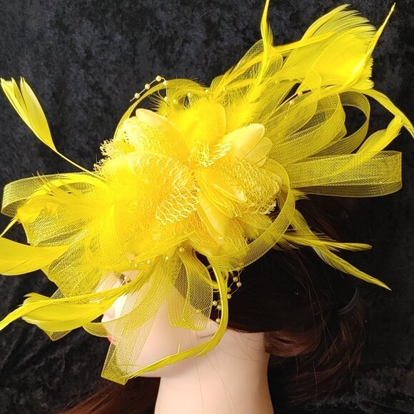 Yellow feather, clip fascinator (007)